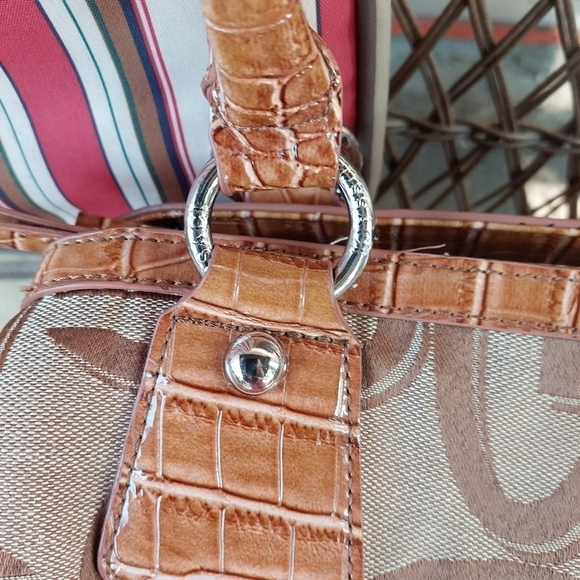 Gussaci Large 2-Tone Large Handbag/Purse - Picture 4 of 16